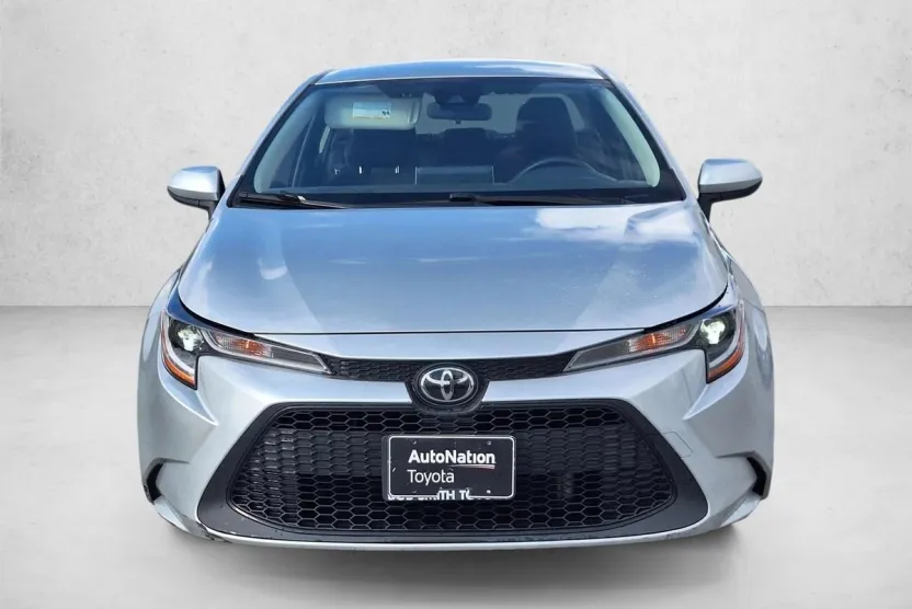 2020 Toyota Corolla LE photo 1