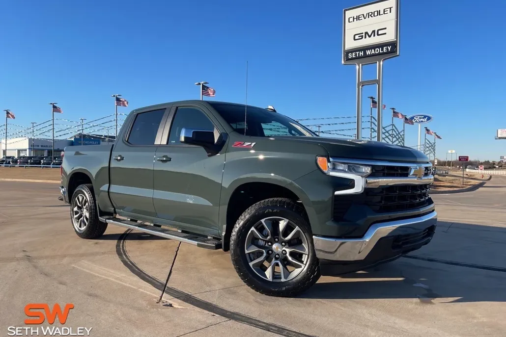 2025 Chevrolet Silverado 1500 LT1 photo 1