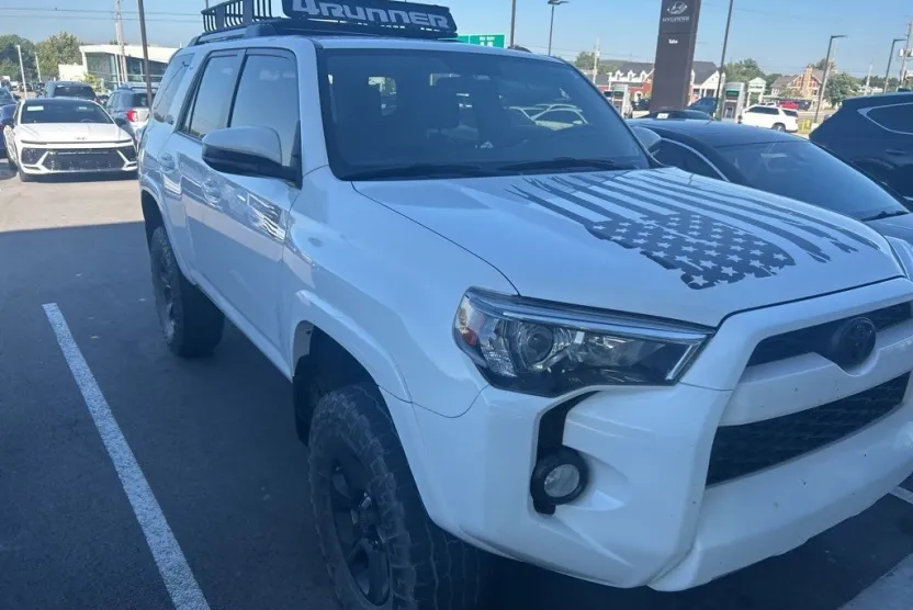 2019 Toyota 4Runner SR5 photo 1