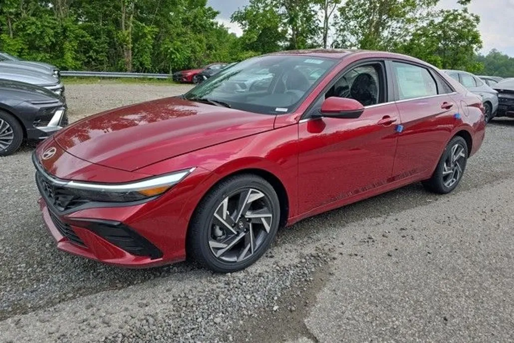 2025 Hyundai Elantra Limited photo 1
