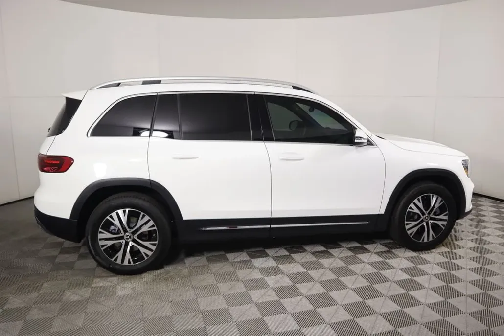 2026 Mercedes Benz GLB 250 photo 1