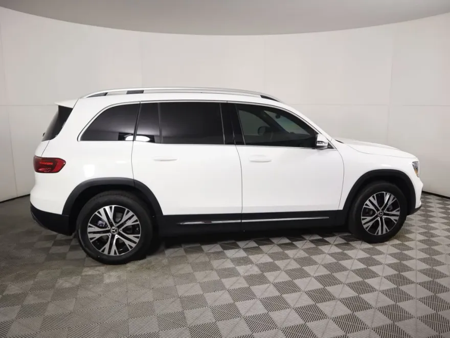2026 Mercedes Benz GLB 250 photo 1
