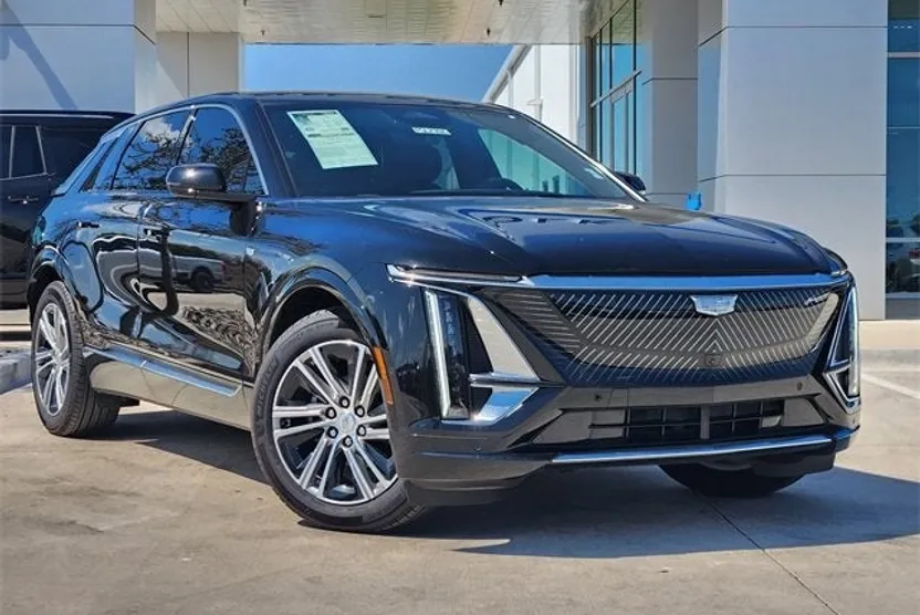2025 Cadillac Lyriq Luxury photo 1