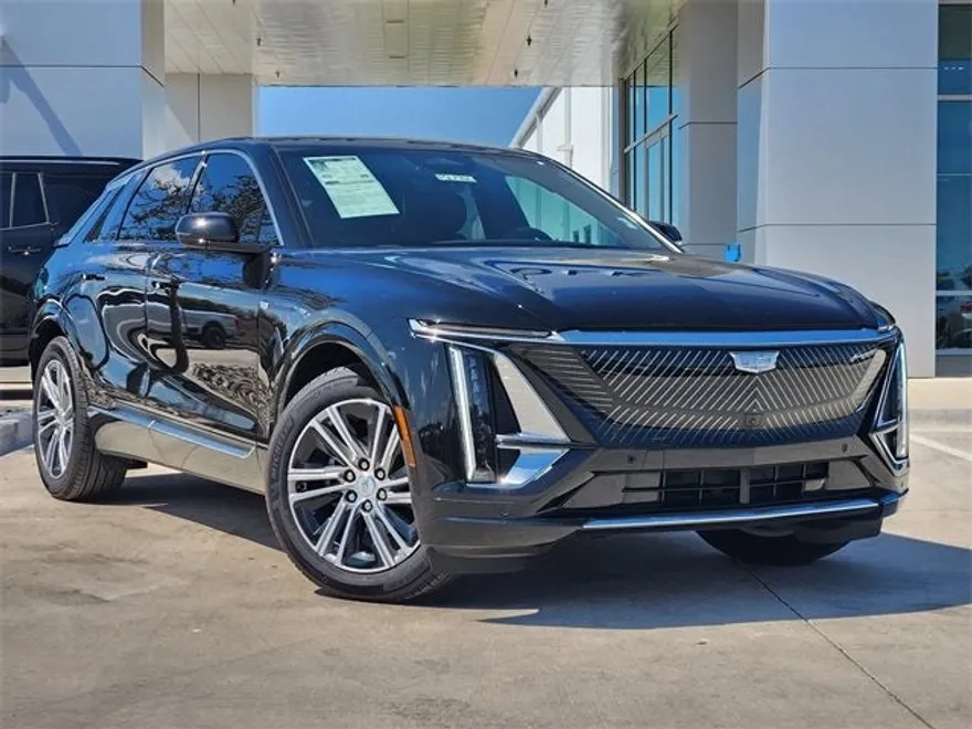 2025 Cadillac Lyriq Luxury photo 1