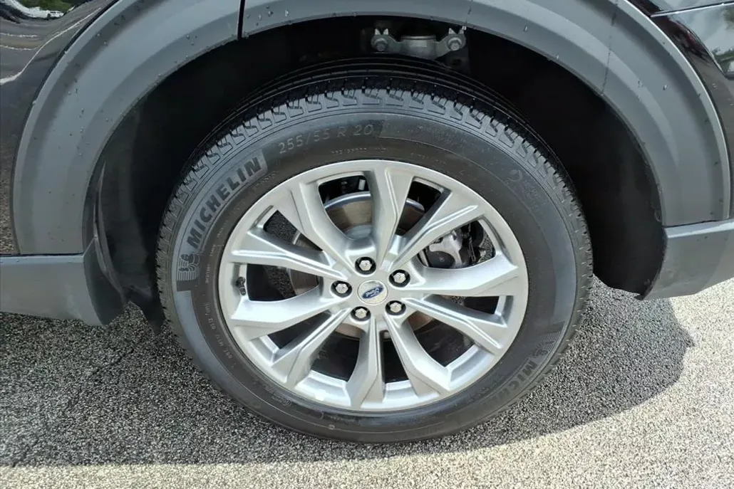 2024 Ford Explorer Limited photo 1