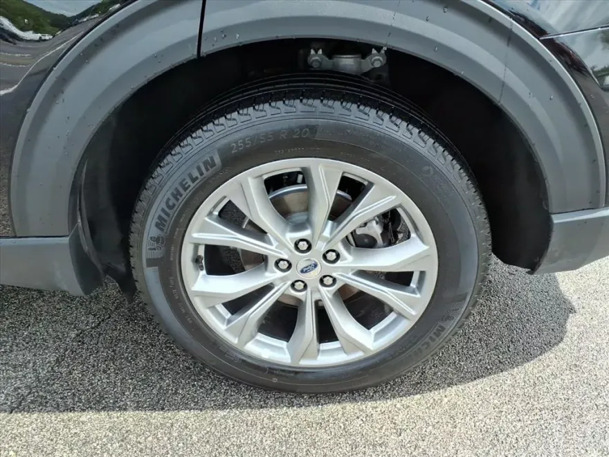2024 Ford Explorer Limited photo 1