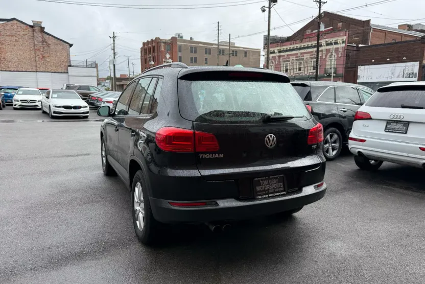 2016 Volkswagen Tiguan S photo 1