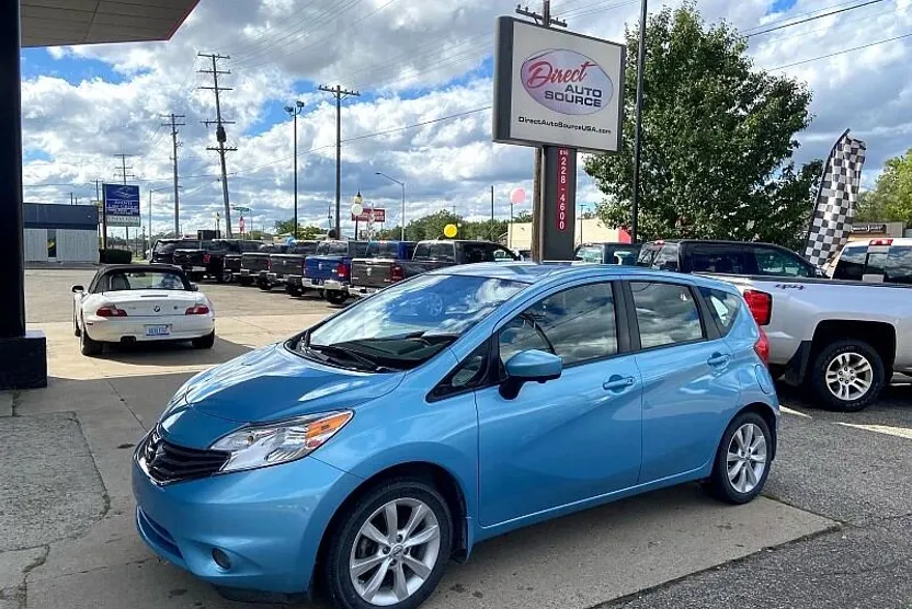 2015 Nissan Versa Note SL photo 1