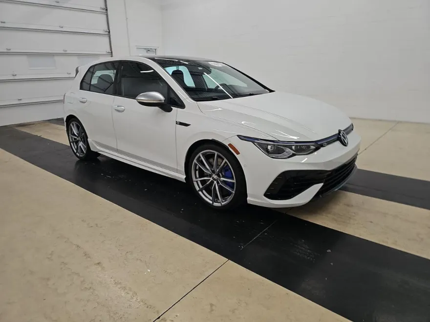 2024 Volkswagen Golf R photo 1
