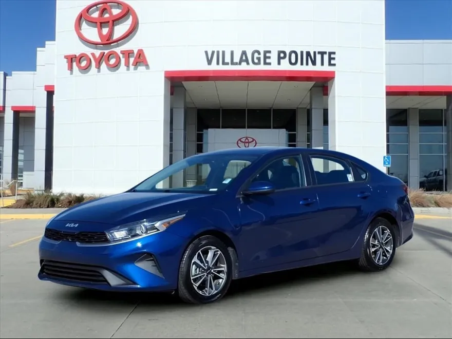 2023 Kia Forte LXS photo 1