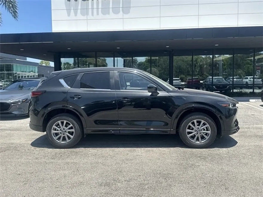 2025 Mazda CX-5 2.5 Select photo 5