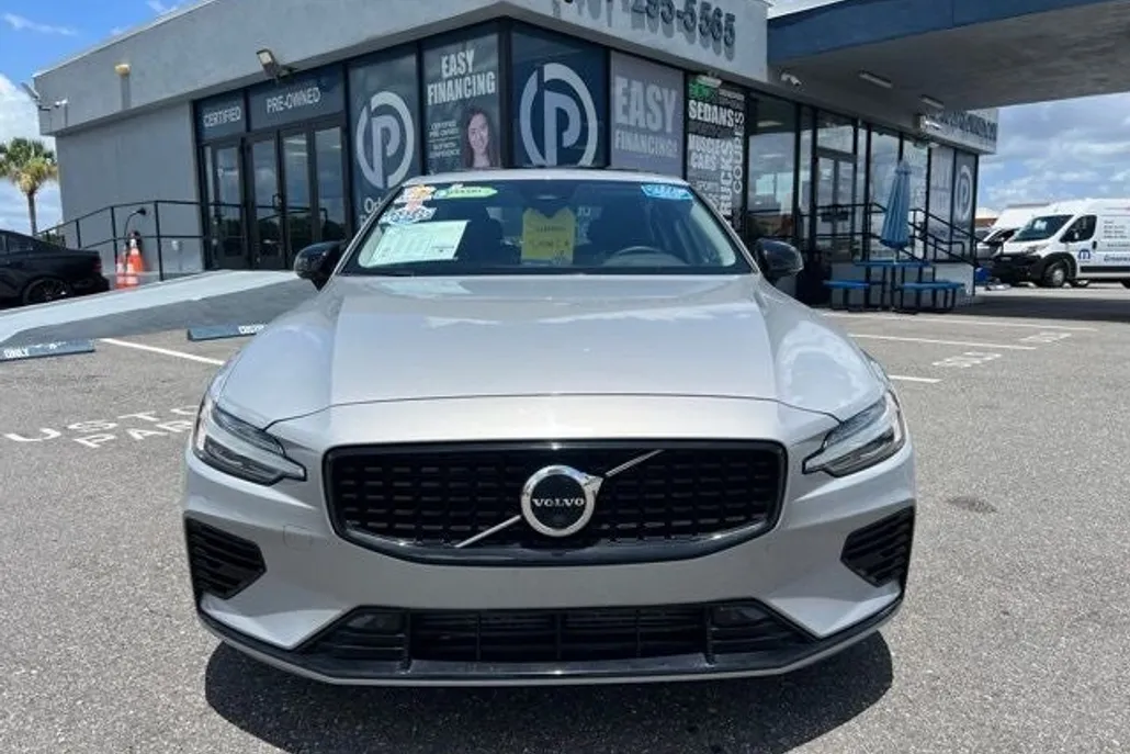 2023 Volvo S60 Recharge T8 Plus photo 1