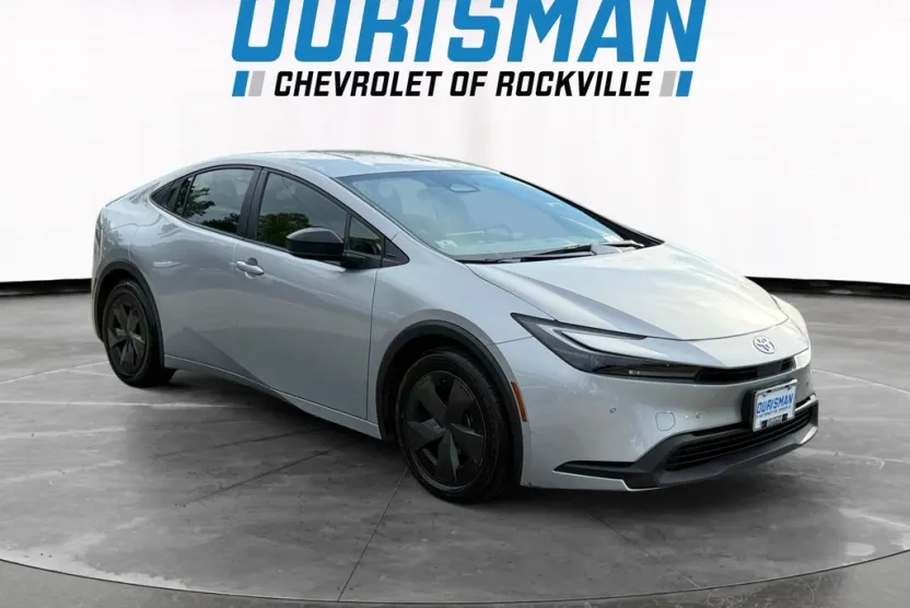 2024 Toyota Prius LE photo 1