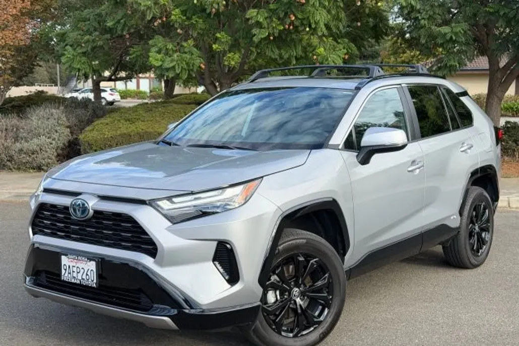 2022 Toyota RAV4 Hybrid SE Sport photo 1