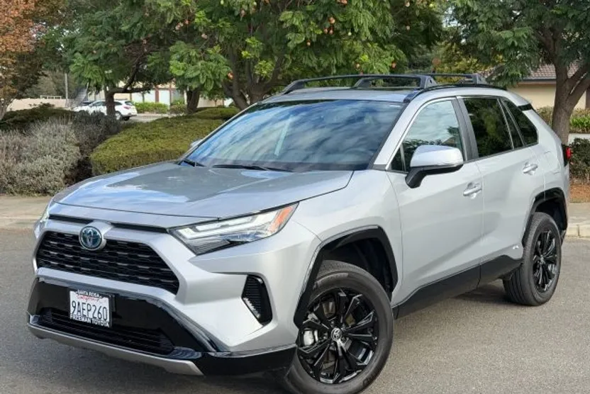 2022 Toyota RAV4 Hybrid SE Sport photo 1
