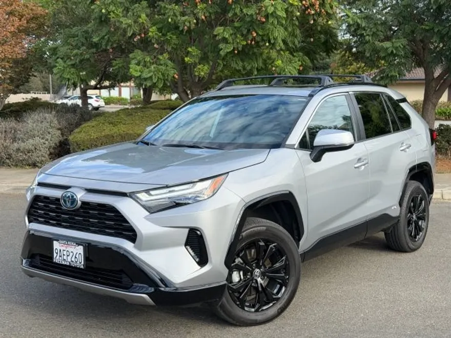 2022 Toyota RAV4 Hybrid SE Sport photo 1