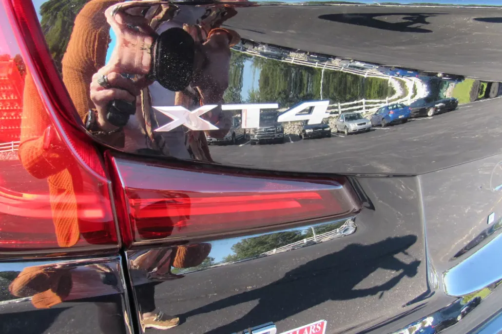 2020 Cadillac XT4 Premium Luxury photo 1