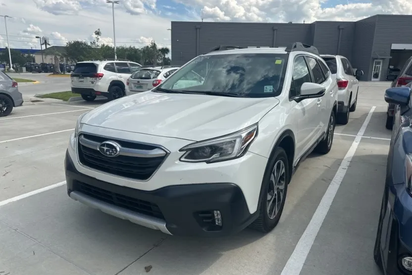 2020 Subaru Outback Limited photo 1