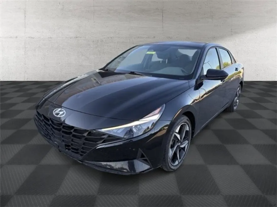 2023 Hyundai Elantra SEL photo 1