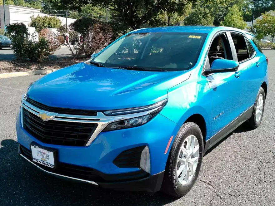 2024 Chevrolet Equinox LT photo 1
