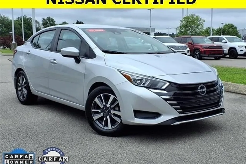 2023 Nissan Versa SV photo 1