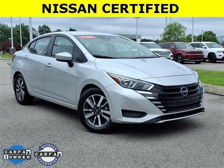 2023 Nissan Versa SV photo 1