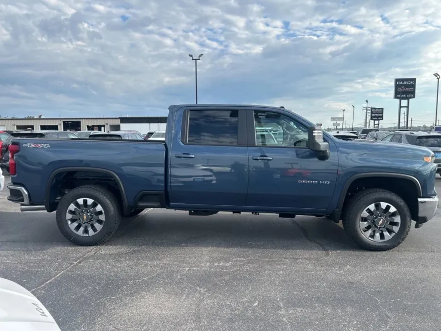 2025 Chevrolet Silverado 2500HD LT photo 1