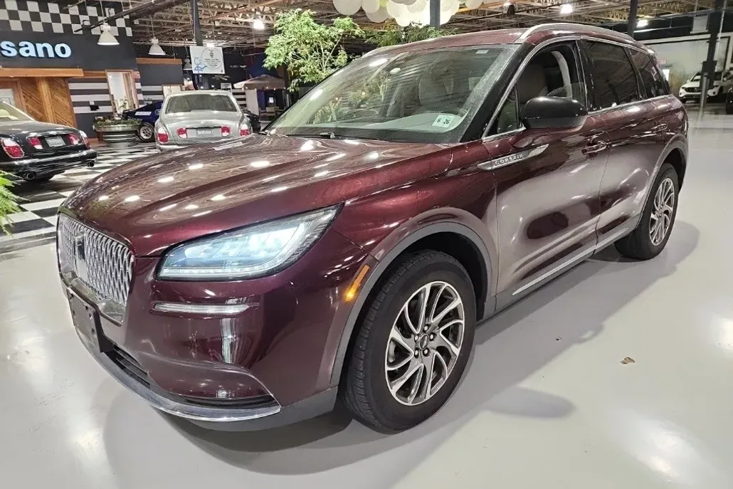 2021 Lincoln Corsair Standard photo 1
