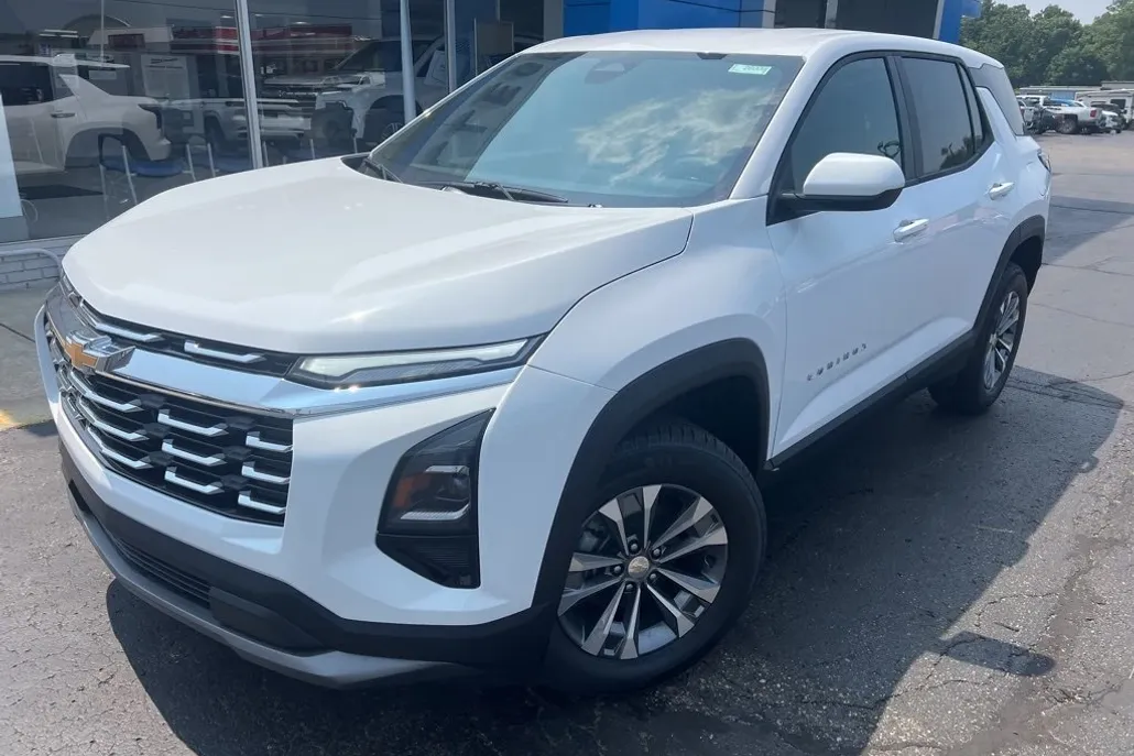 2026 Chevrolet Equinox LT photo 1