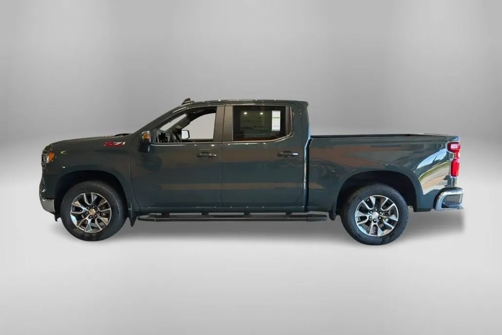 2025 Chevrolet Silverado 1500 LT photo 1