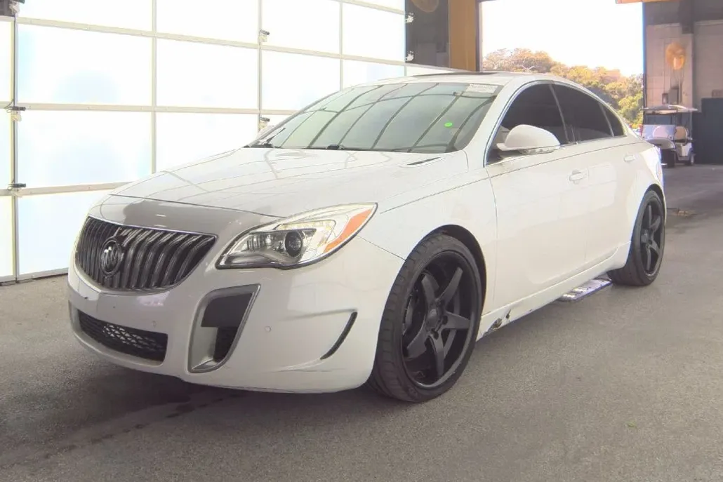 2017 Buick Regal GS photo 1