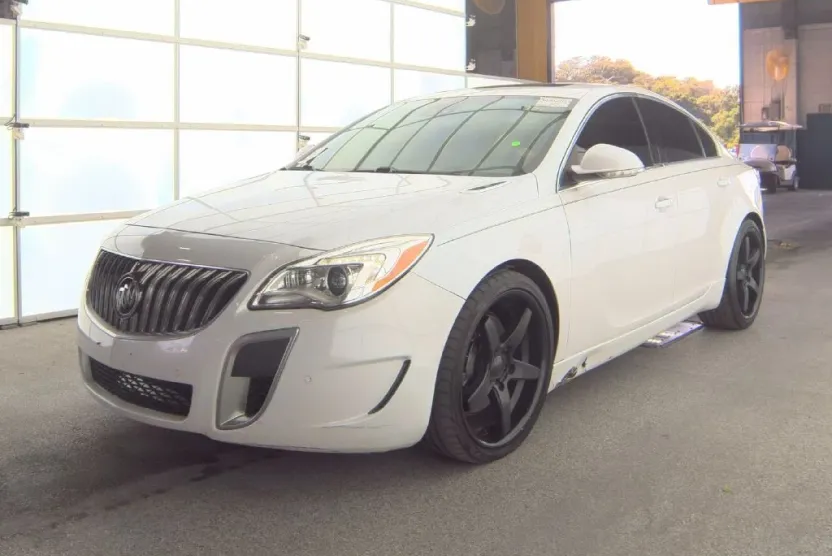 2017 Buick Regal GS photo 1