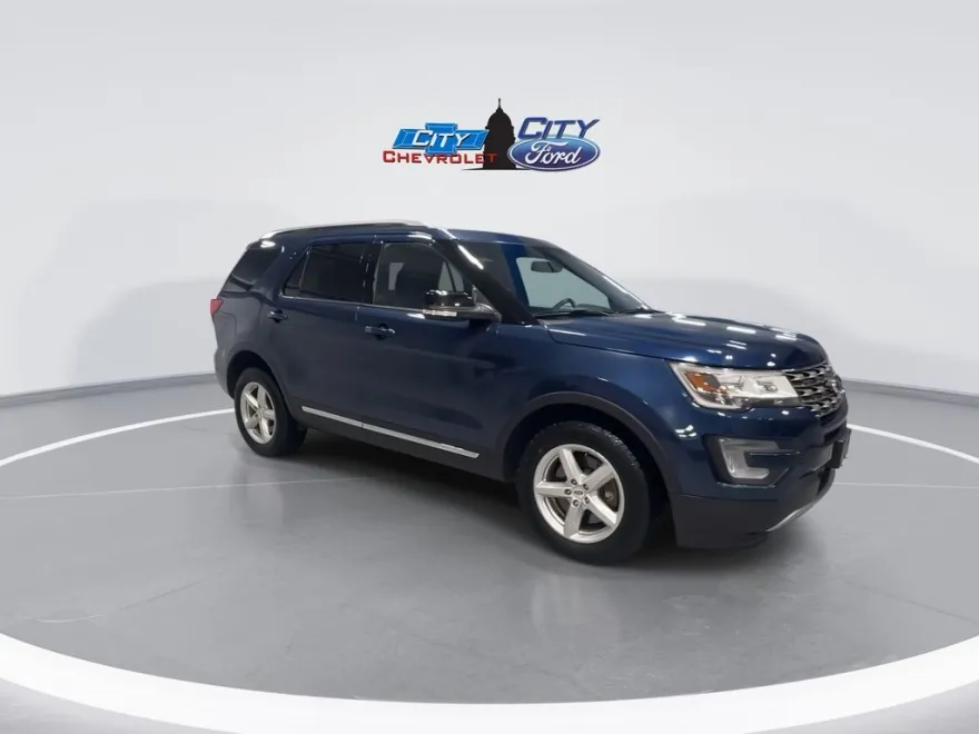 2017 Ford Explorer XLT photo 1
