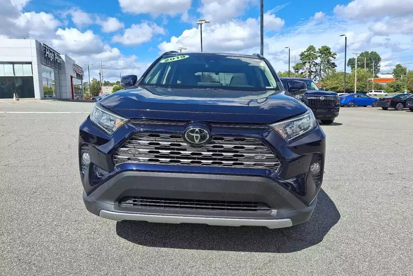 2019 Toyota RAV4 Limited photo 1