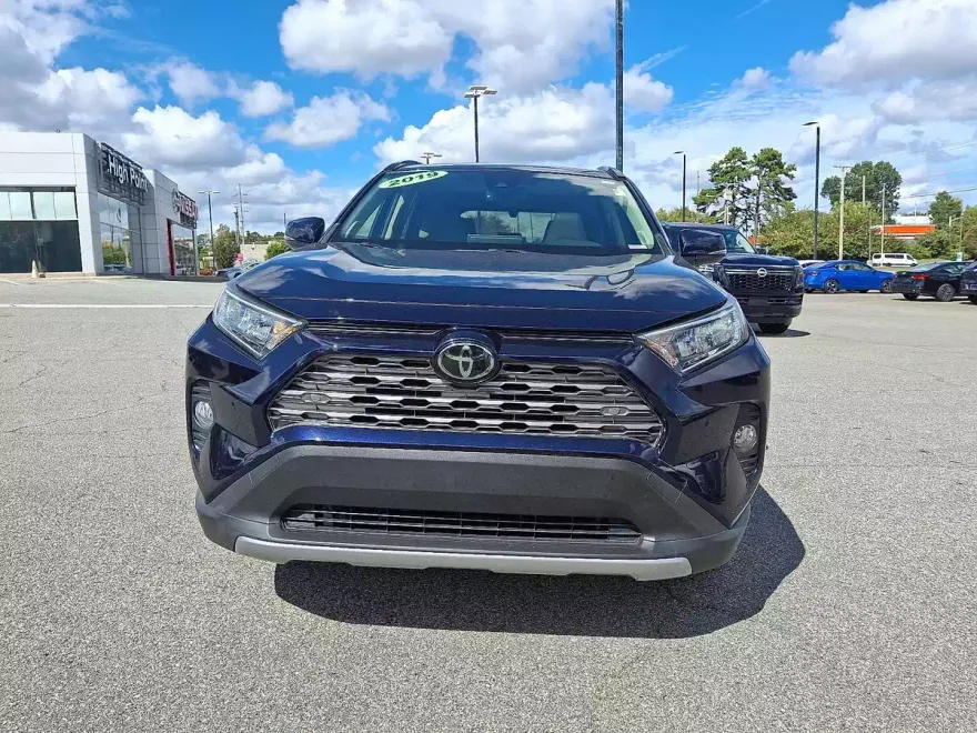 2019 Toyota RAV4 Limited photo 1