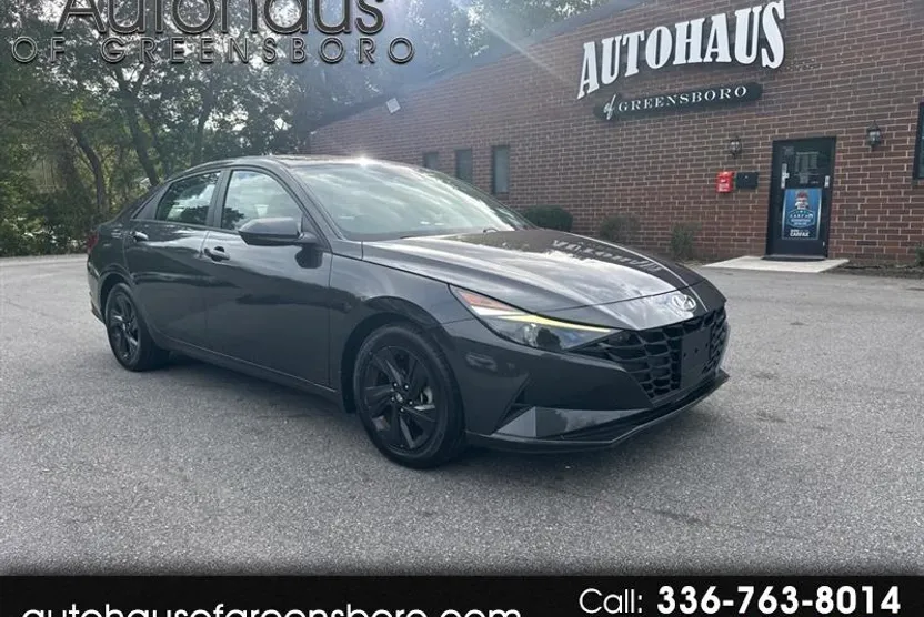 2022 Hyundai Elantra SEL Convenience photo 1