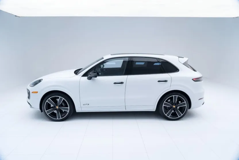2022 Porsche Cayenne GTS photo 1