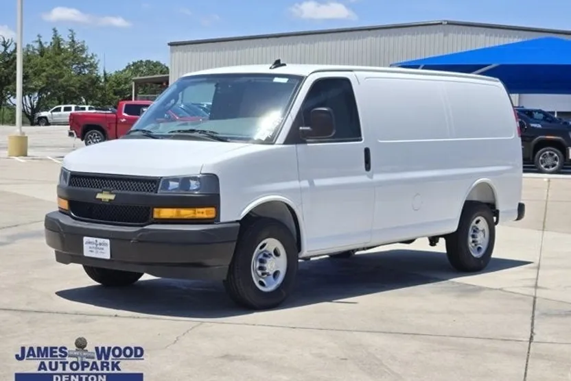 2025 Chevrolet Express Cargo Van 2500 photo 1