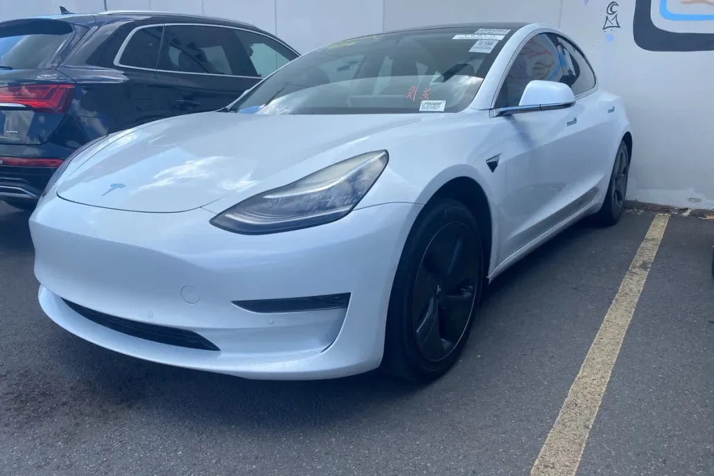 2020 Tesla Model 3 Standard Range Plus photo 1