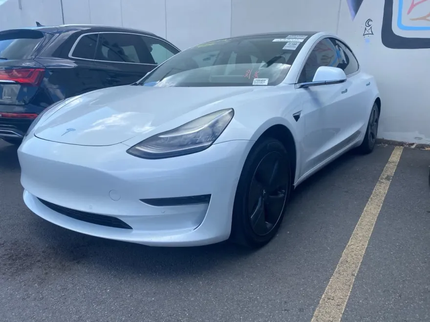 2020 Tesla Model 3 Standard Range Plus photo 1