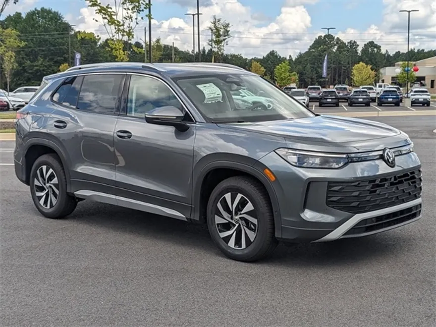 2025 Volkswagen Tiguan S photo 1