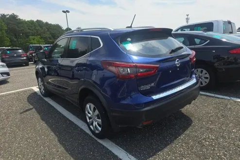2020 Nissan Rogue Sport SV photo 3