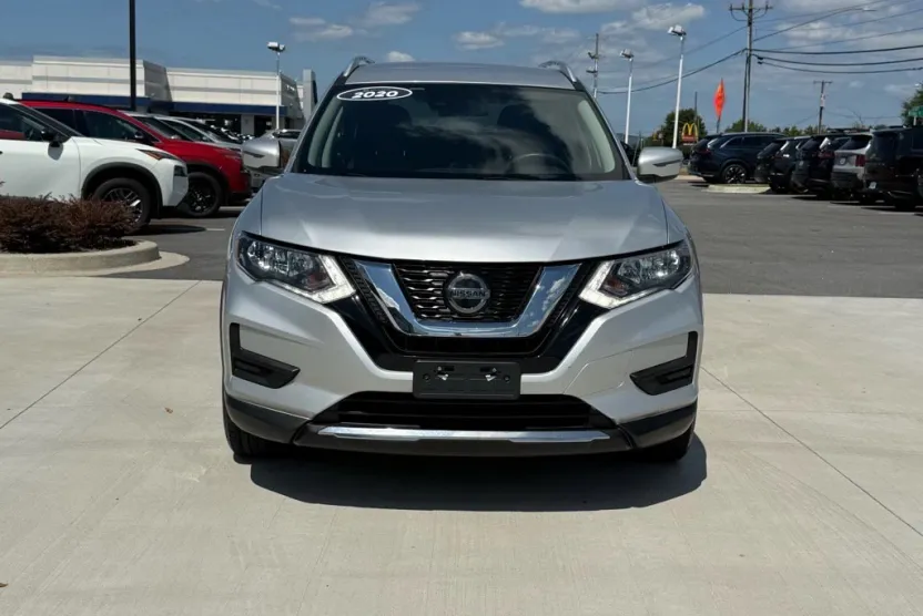 2020 Nissan Rogue SV photo 1