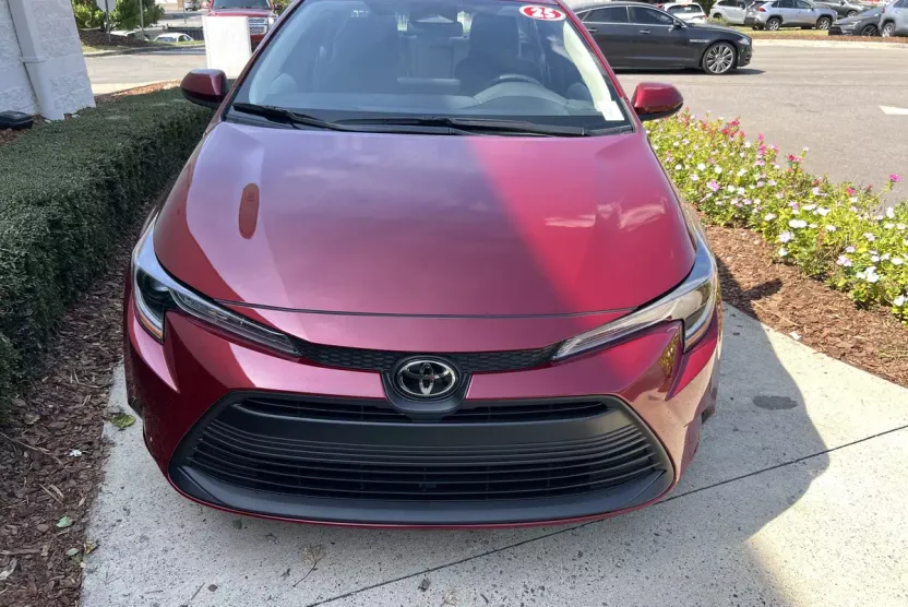 2025 Toyota Corolla LE photo 1
