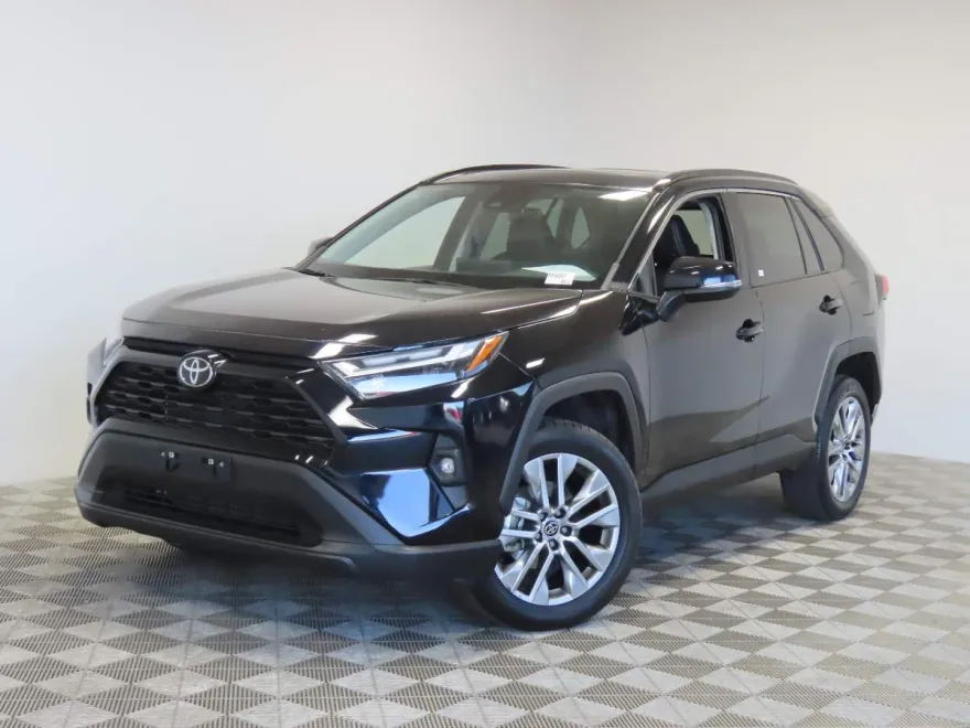 2022 Toyota RAV4 XLE Premium photo 1