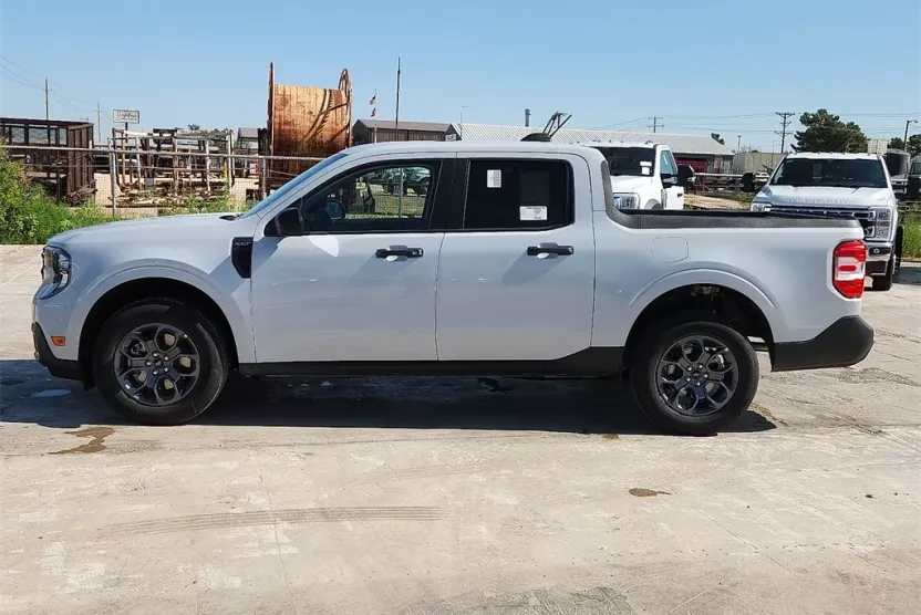 2025 Ford Maverick XLT photo 1