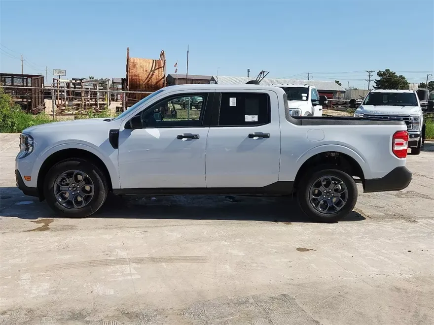 2025 Ford Maverick XLT photo 1