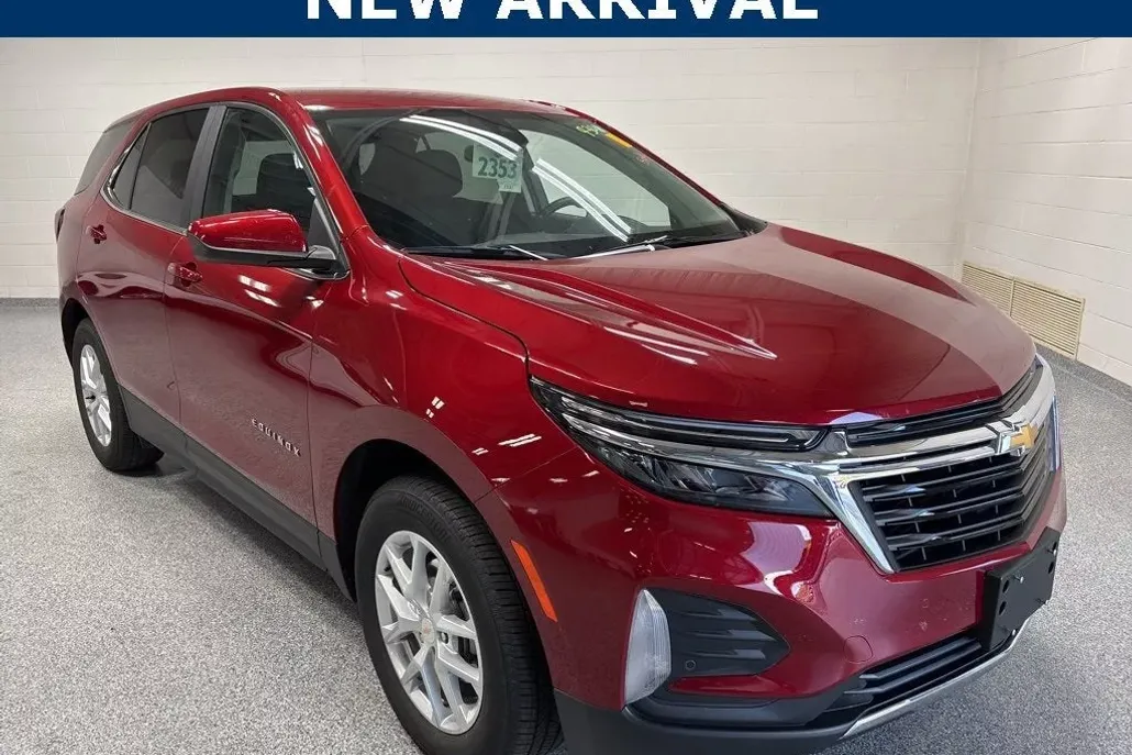 2024 Chevrolet Equinox LT photo 1