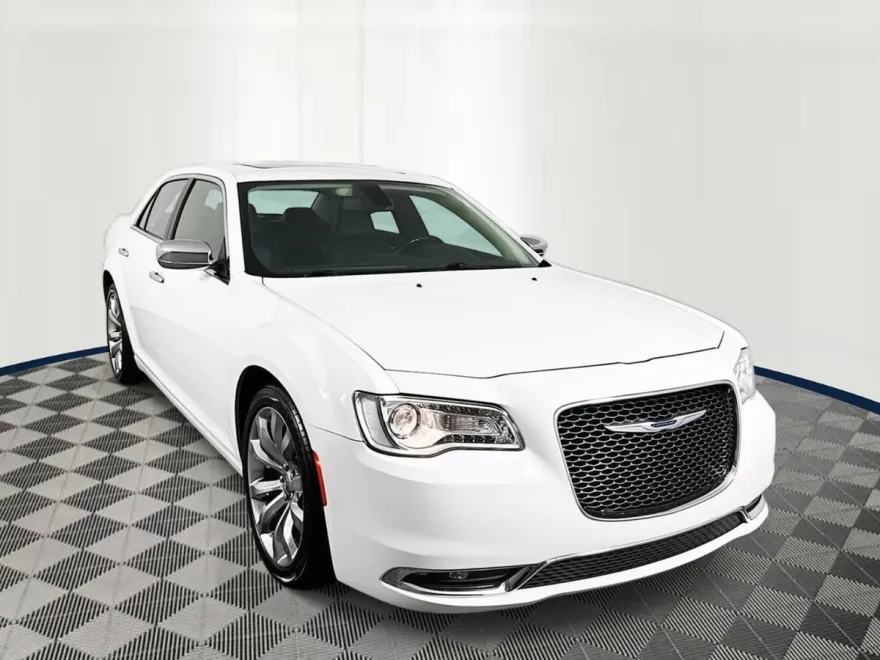 2019 Chrysler 300 Limited photo 1