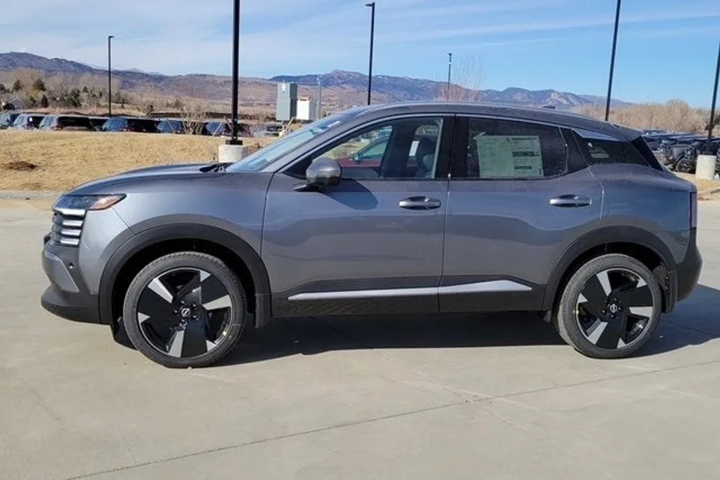 2025 Nissan Kicks SR photo 1